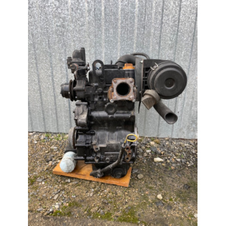 Díly z motoru Yanmar 2TNE68